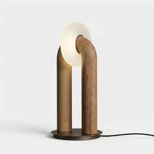 Lampe de bureau Arcus en bois de frêne design fond blanc