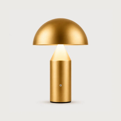Lampe de bureau Aurata en laiton brossé, design champignon doré fond blanc