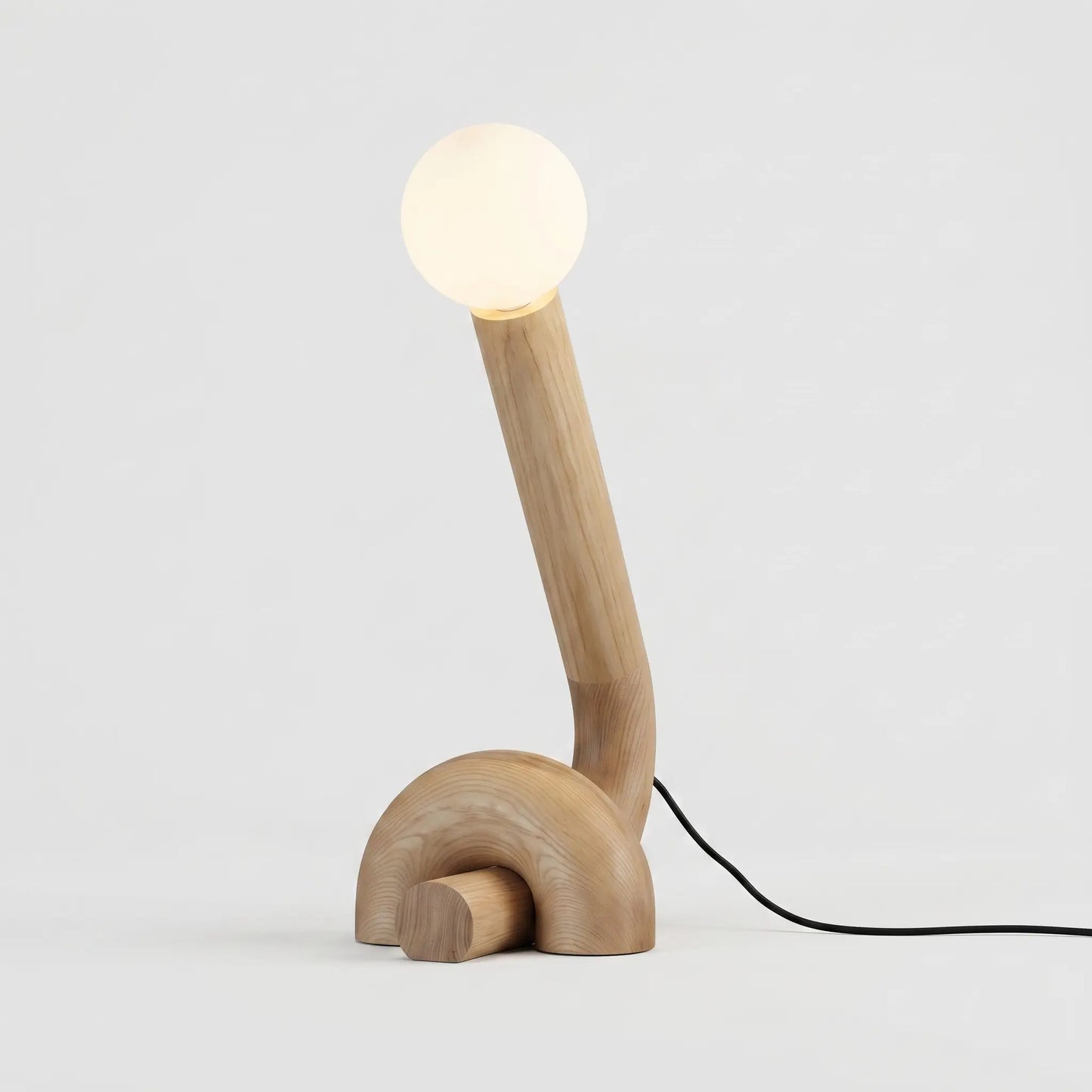 Lampe de bureau Cauda en bois design fond blanc