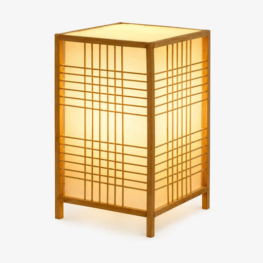 Lampe de bureau lanterne en bambou naturel à panneaux translucides, style japandi, modèle Tessera, sur fond clair