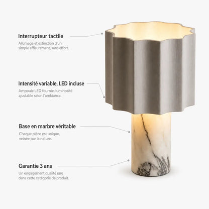 Caractéristiques de la lampe Sinus : interrupteur tactile, intensité variable, LED incluse, base en marbre véritable