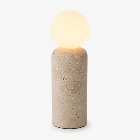 Lampe à poser Saxum grande en travertin, globe opalin — fond blanc